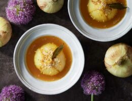 Whole Onion Curry-Flavoured Soup